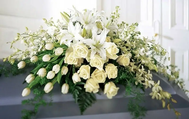 A serene and respectful sympathy arrangement